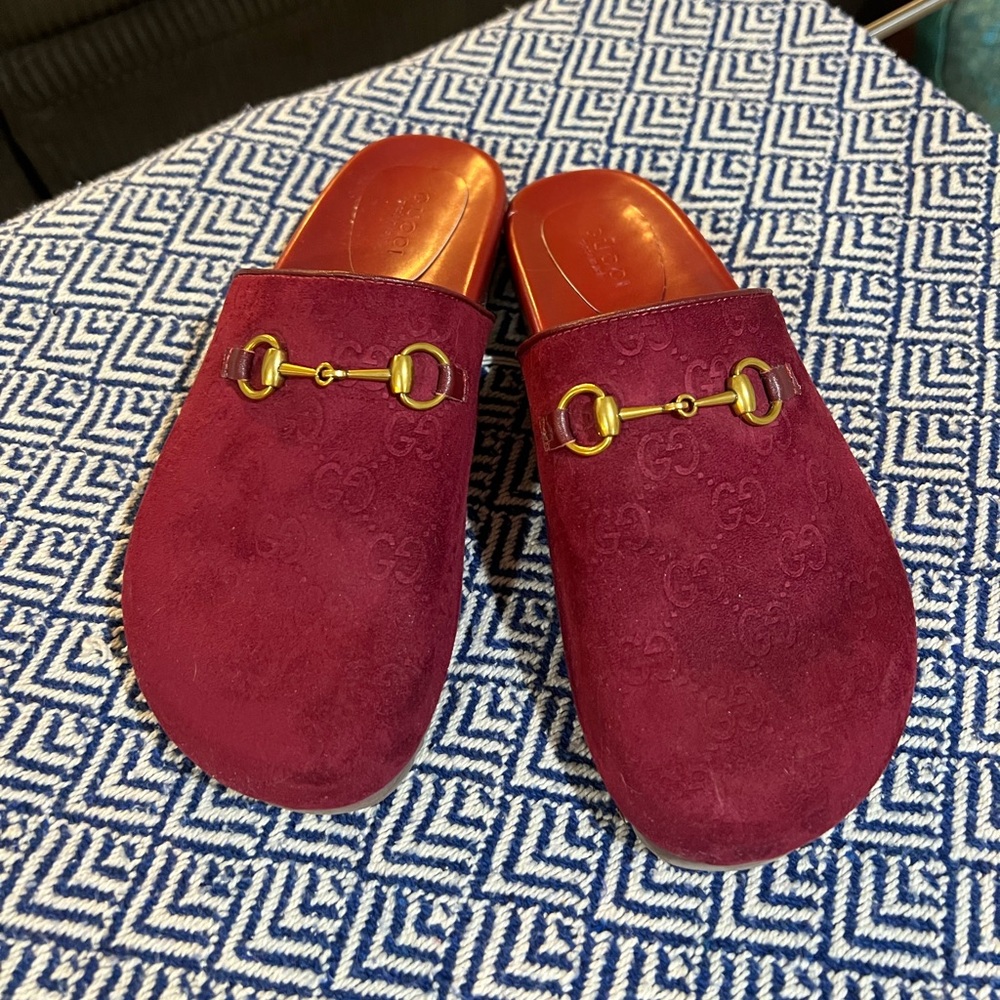 Elegant Red Women's Mules with Gold Accent - Picture 2 of 4